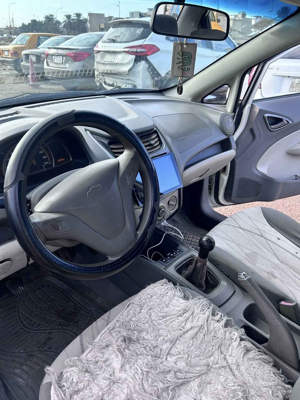 السلام عليكم
شوفر ليت /سونك للبيع موديل 12
كير عادي محرك 1600 
تبريد تدفئه شغالات كهربائياتهه شغاله 
بيهه ضربه بلجاملغ اليسره الخلفي فقط 
العنوان بغداد/الراشديه 
السعر/55$ وبيهه مجال
هـ/‭0782 858 5518‬
