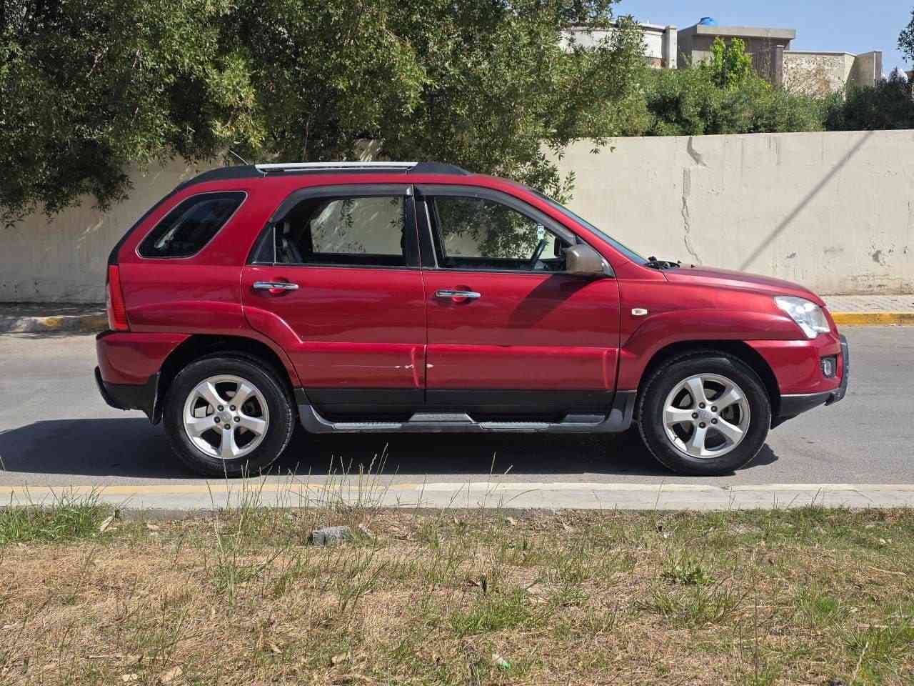 سبورتاج 2010 للبيع TLX أعلى فئة 
اللون أحمر و الداخل جلد اسود ، محرك دوش 2000 سي سي 4 سلندر ، كير و مكينة بلادية ، بيها فقط البنيد مرشوش بدون حادث و صبغ قليل فوق غطاء البنزين و باقي البدي صبغها البلادي ، تدفئة بالكشنات ، تحكم بالستيرن ، تدفئة و تبريد شغال بشكل ممتاز ، ماشية 183 الف حقيقي ، اللوحات رقم بغداد ، و السنوية بأسمي تحويل مباشر ثاني يوم ، سعر السيارة ( 105 ) و بيها مجال للشراي 

للاستفسار: الاتصال على الرقم ( *********** ) بيه واتساب
