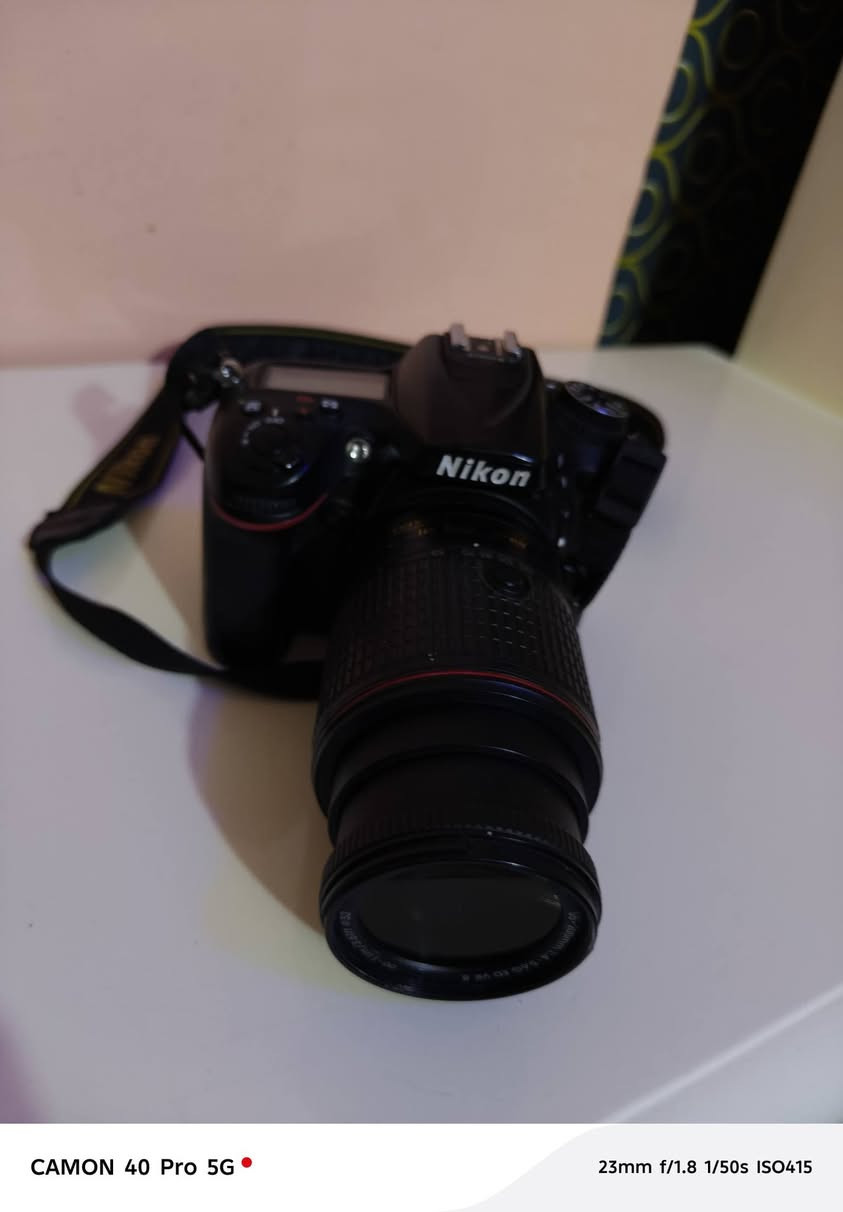 سلام عليكم كامره لبيع 7200نضيفه كلش مستخدمه قليل وياه عدسه 55/200 وياه ساحنه وياه رام 32  وياه احزام كتف هاذ رقمي *********** ولخاص مفتوح مكان ناصريه توصيل ما عندي
