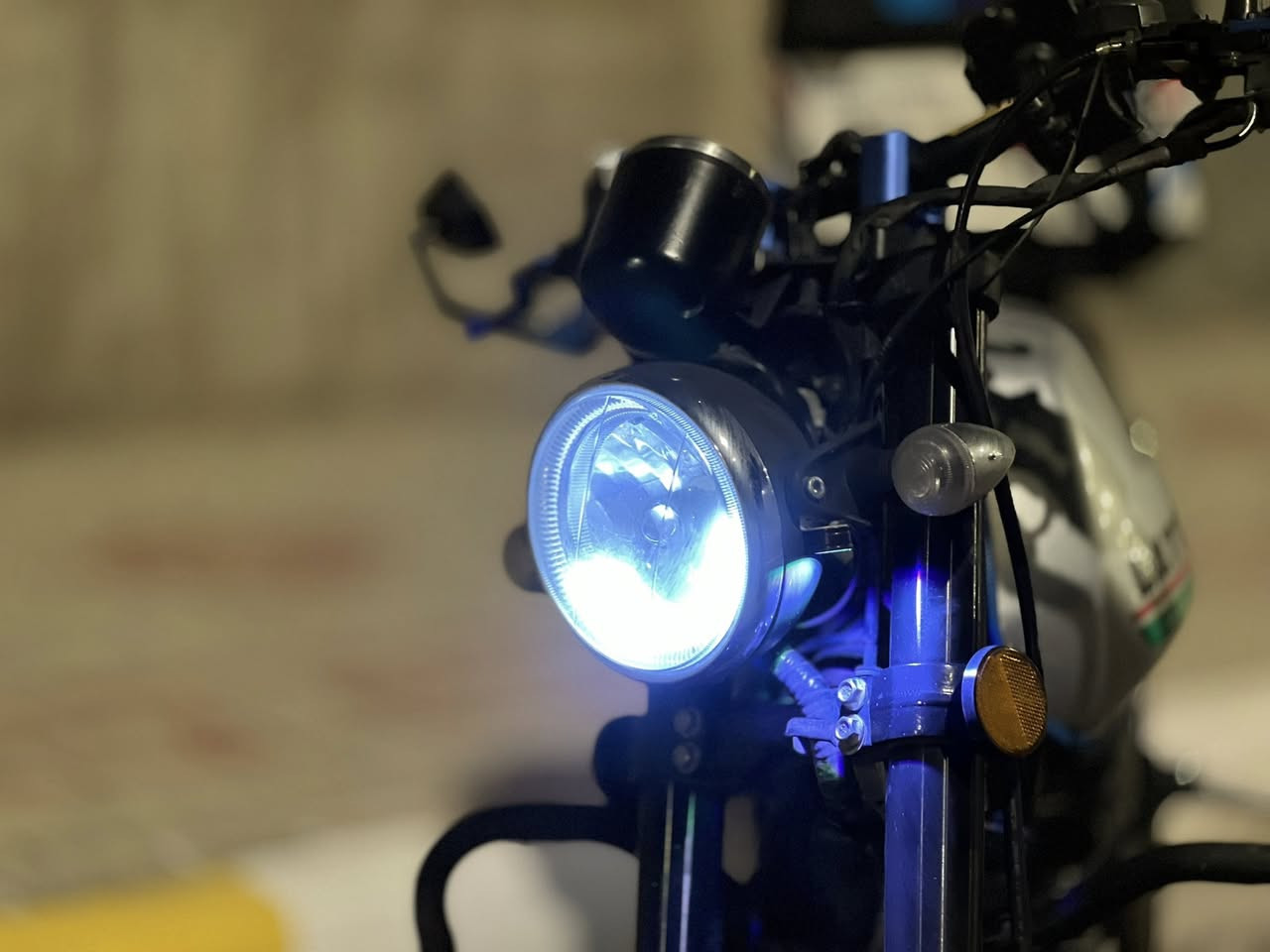 سلام عليكم دايون لايتي موديل٢٠٢٠ محرك ١٥٠ الدراجه سنويه و لوحات موجودات بس ماماخذهن الدراجه تخبل نضافه فول ستيرن رياضي مري رياضي الدراجه مكحله بلون ازرق جاملغ خلفي كاربون رياضي + جنطه مكاني كربلاء السعر خابرني ع هذا
الرقم ***********
