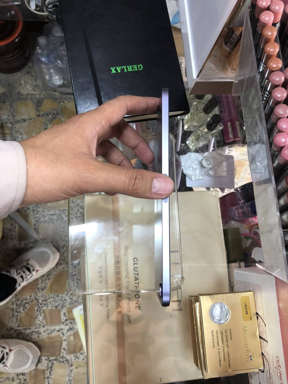 السلام عليكم
ايباد مني الجيل السادس 
جهاز نظيف 
أستخدام قليل 
ذاكرة 256
ملحقاته كاملة ( شاحنة اصلية / كفر هدية )
ملاحظة :  ( بدون كارتونة )
السعر 350 بي مجال بسيط 
رقم التلفون / ***********
العنوان / بغداد الجديدة
