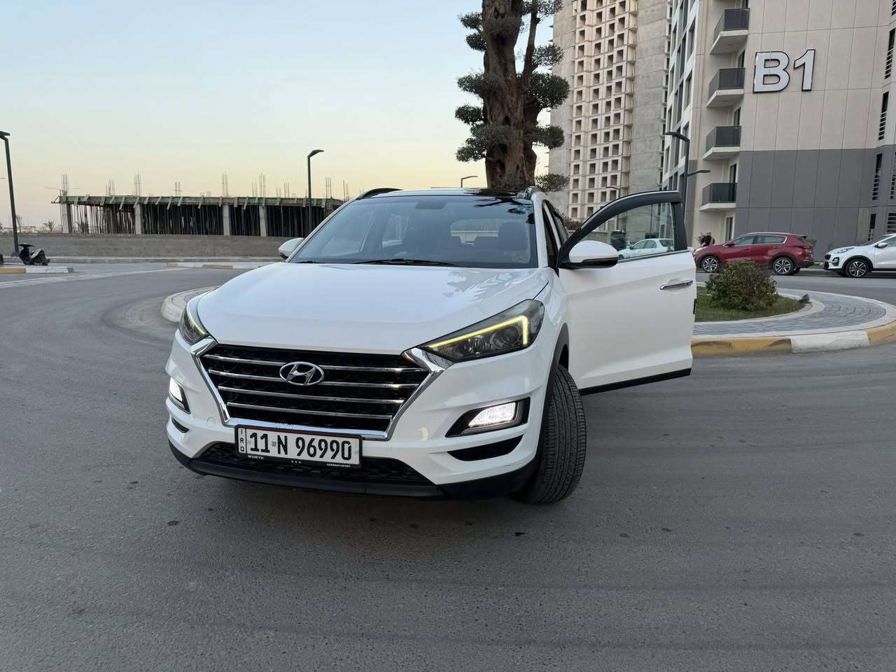 يالله اللهم صل على محمد وال محمد ... هيونداي توسان ٢٠١٩ خليجي وكالة فول مواصفات
العداد / ١٣٤ الف كيلومتر حقيقي قابل للزيادة

المواصفات / بانوراما -بصمة وبصمة ابواب- مري كهرباء -مقاعد جلد وكرسي السايق كهرباء - حساس امامي وخلفي - كامرا خلفية - تحكمات واوامر صوتية وشاشة ابل كاربلي وغيرها

 * السيارة مرقمة بغداد وعليها تخم تايرات جديد ودهن وفلاتر جدد وصدر جديد يعني كاملة مكملة 

ملاحظة / السيارة نطخت عدنا ابغداد وصار بيها تبديل جاملخ امامي جهة السكن بدون اي دواخل وبدون ايرباك موضح داخل الفديو 

السعر / ١٨،٨٠٠ $ وبيها مجال بسيط ... الشراي يتصل ويدلل *********** واتساب وغير متواجد على الفيس /  مكانها بغداد
