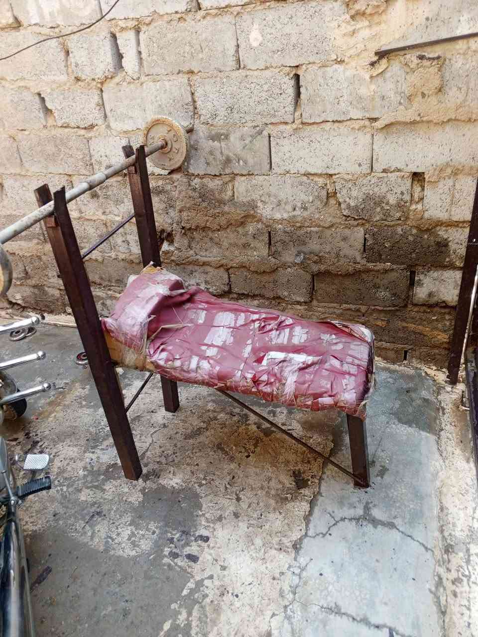 حقيبة اوزان خمسين كيلو +مصطبه 
ب ١٧٥ مكان الحسينيه ***********
