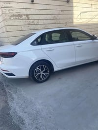 سيارةي جيلي ئمگراند ٢٣ هةزار رؤشتيه ٥ سال زةماني شريكةي هةية هيچ ليدرا...