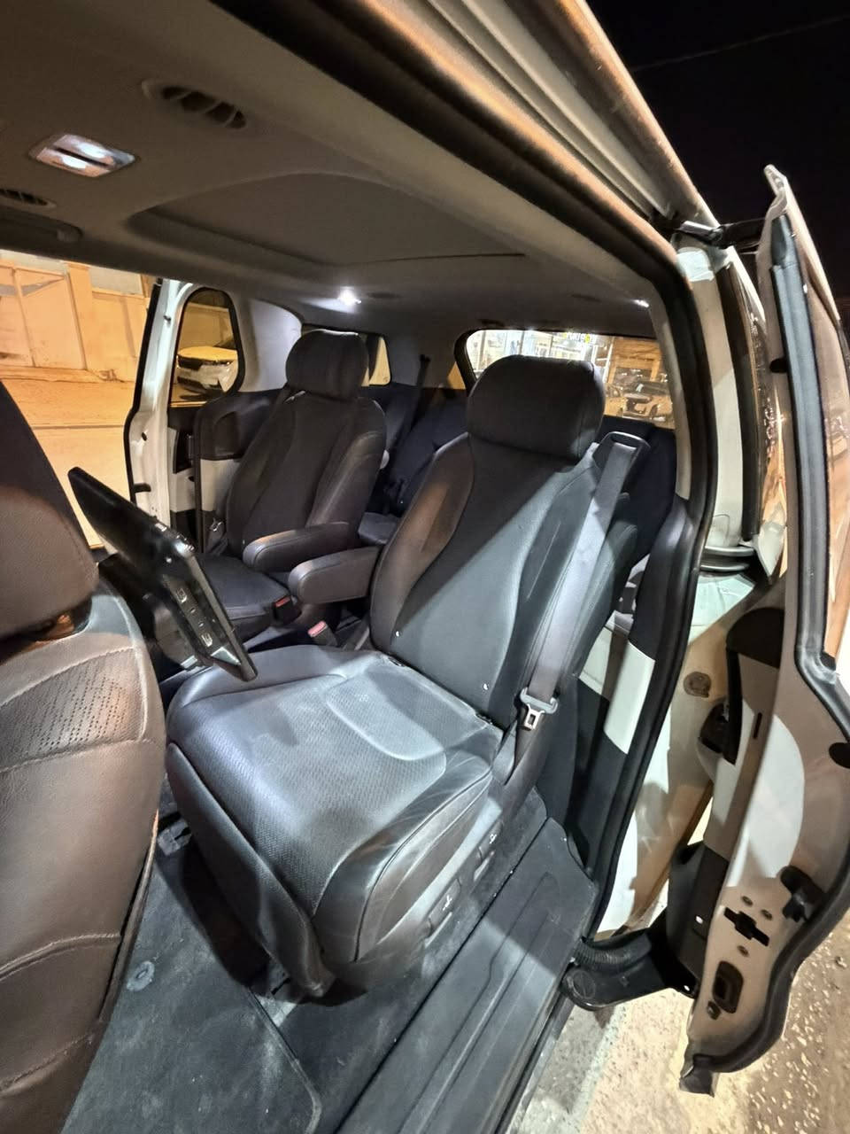 كرنفال
مديل 24برستيج 
بدون رقم دخول ب اسمي 
مكان السياره كربلاء 
حادثه جاملغ وبنيد وباب مبدل اصلي بدون صبغ 
السعر 210 وبيه مجال 
***********
