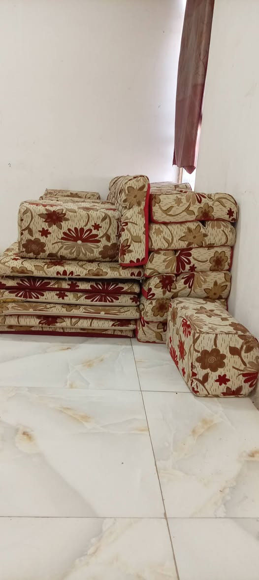 للبيع 
جلسه عربيه 8 دواشك 16متر 
السعر    175وبيه مجال      *********** 
حي العسكري
