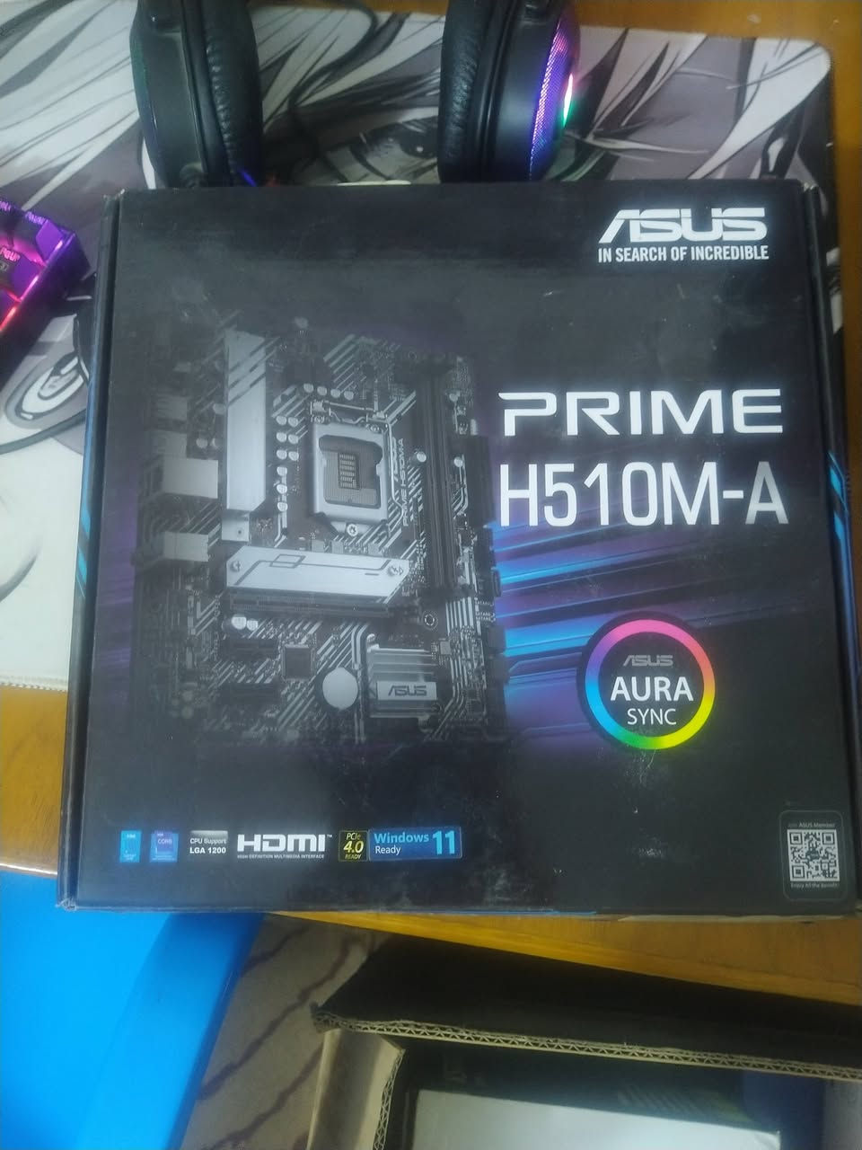 المعالج : i3-10100f 3.60GHz (موجودة الكارتونة)
الكرت : RX580 2048P (الكرت مقلد ) (موجودة الكارتونة)
اللوحة : PRIME H510M-A
الرامات : 16GB 
التخزين هاردين :
الاول: SSD 128GB 
الثاني : HDD 1TB
البور سبلاي : 550W (موجودة الكارتونة)
الكيس : ANTEC NX292 (موجودة الكارتونة)
السعر: 450 الف وبيه مجال
***********
