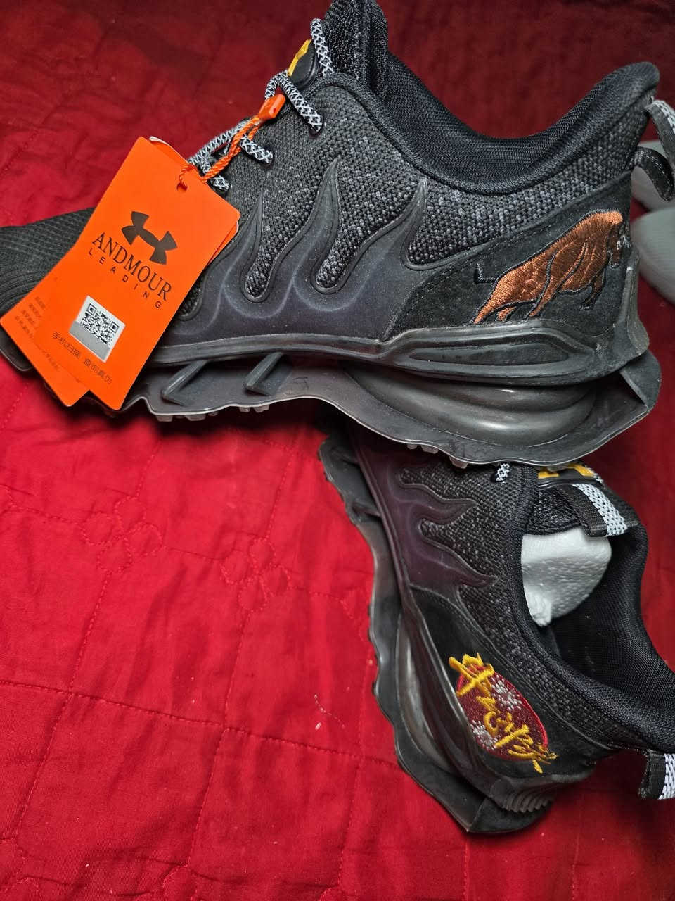 ماركه عالميه اندر ارمر متوفر بلون اسود وابيض وجميع القياسات ***********
