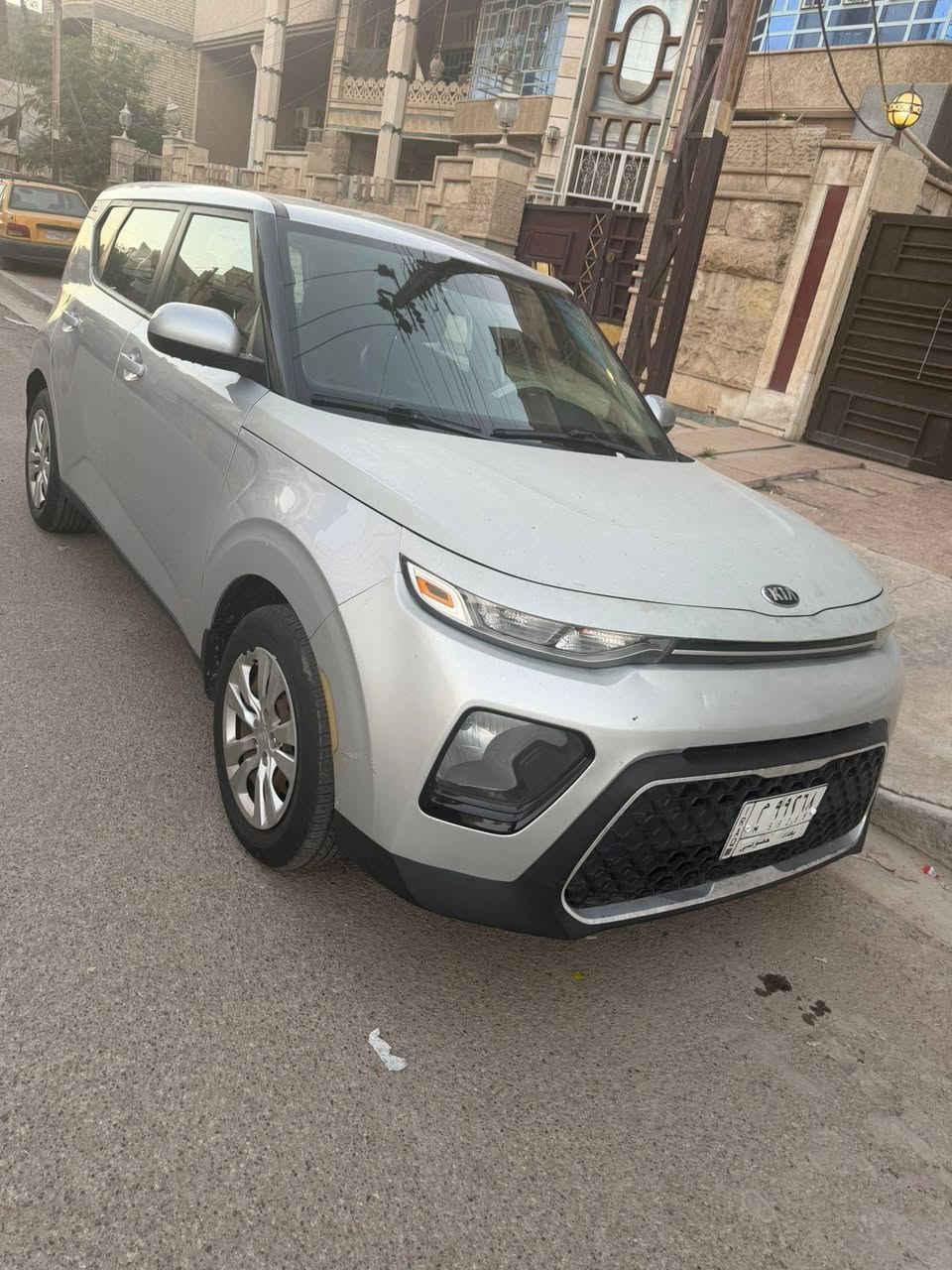 السلام عليكم 
كيا صول موديل ٢٠٢٠ 
محرك ٢٠٠٠ دوش
حادث موضح بالصور 
ماشية ٦٩الف رقم بغداد باسمي والتحويل ثاني يوم 
ملاحظاتها عدا الحادث جراد بالبونيد ورصعة بالجاملغ الايسر 
الخلفي موضح بالصور 
السعر المطلوب ١٣٥ بيه مجال حك الجية 
بغداد حي العامل  ***********
