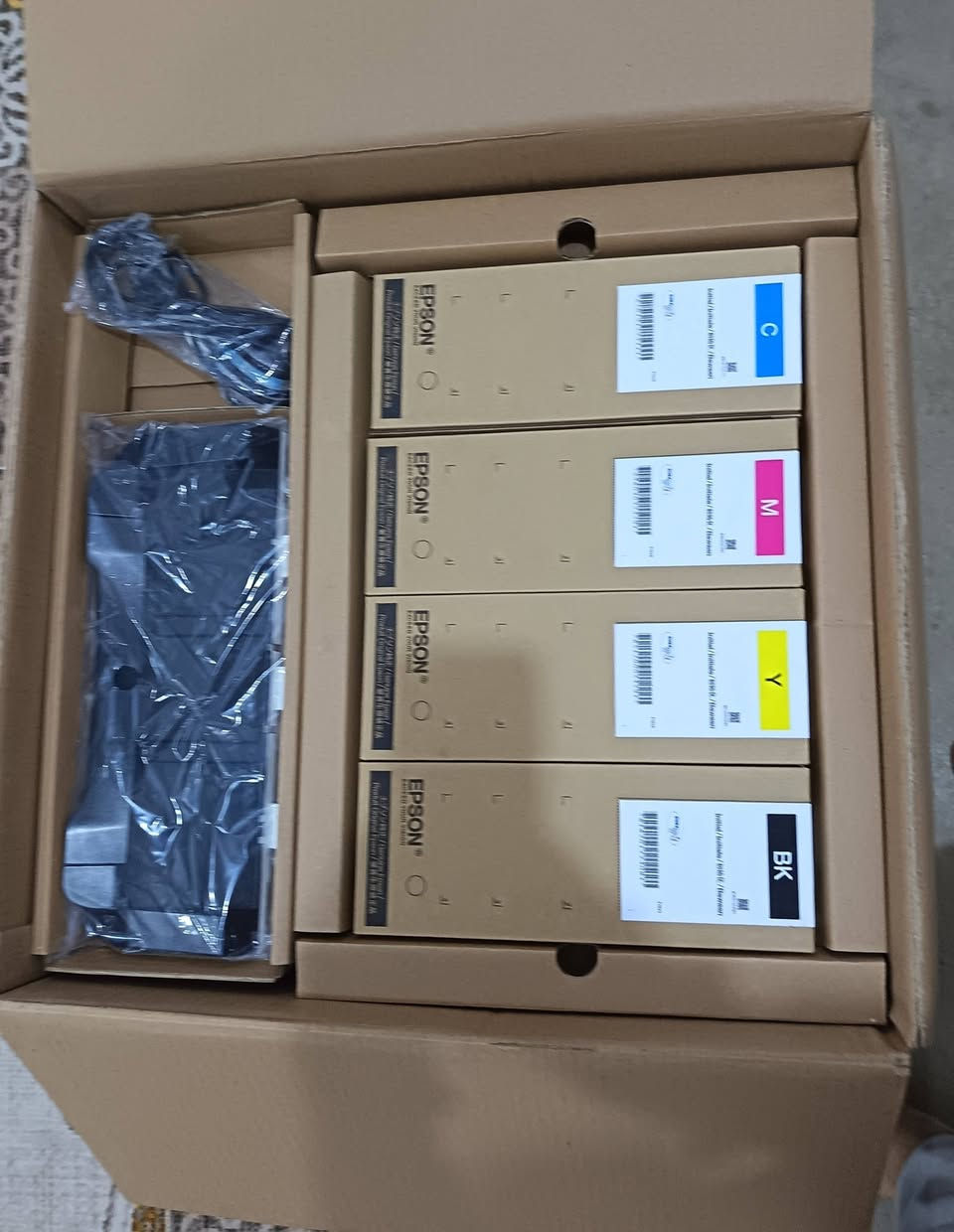 طابعة ايبسون 5710 مستعمل للبيع نظيف
Epson WorkForce-C5710
‌أستنساخ - طباعة - سكنر. -فاكس 

حجم الورق A4
💥 احبار سائلة ( اربع الوان ) 

‌ تحتوي على كاترجات قابلة للحقن  بدون شرائح .
‌طباعة واستنساخ وجهين من الفيدر والحاسبة والموبايل 
‌ سرعة الطابعة ( 24 نسخة ) في الدقيقة 
‌يمكن سحب عليها ورق فوتو و ورق عادي لغاية 260 غم 
‌ يمكن ربطها على الحاسبة والموبايل ويمكن سحب الورقة عن طريق الفيدار يعني يسحب الورقة ويطبع
السعر ٣٥٠  الطابعه حيل نضيفه والطباعه درجه اولى 

للتواصل على الماسنجر +واتس اب +***********
