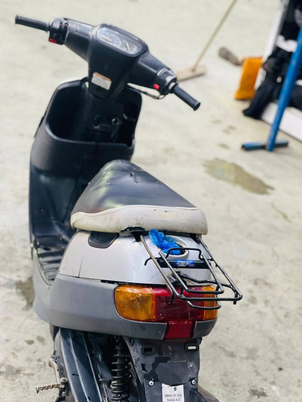 سلام عليكم ورحمه الله وبركاته دراجه بطه للبيع موديل 2003 دراجه كفالة من السرقه وسوي بيه مكاتبه دراجه ما مفتوحه  شلعه ومعدل فول السعر300 وبيه مجال عنواني كربلاء المقدسة حي الميلاد الرقم *********** بيه نقص بس باتري
