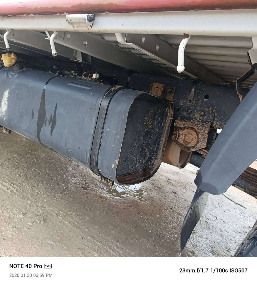 السلام عليكم موديل 14 كفاله عامه السياره استاد 27 مكينه بالكرتون جير اكسن جالكسيهتخم تخم تاير ياباني السياره جاهزه للشغل السعر وهذا رقم التليفون والشرايبي خير ويتدل***********ل السنويه لل
