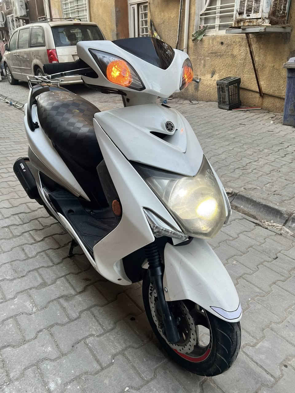 دراجه سكنس لد جديده مال رمبه نوزل خطين مكينه ناعمه شلعه معدل ربع نكره كفرات اصليه كهربائياتها كلها شغاله دراجه جديده مكفوله اي نقص مابيها السعر 800 الف  محتاج العنوان بغداد الكرخ رقم ***********
