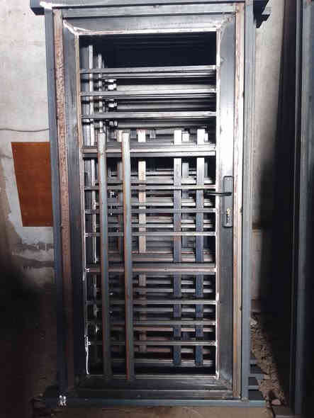 يوجد  جميع الابواب هندسي وبلازما وبليت صبع وسادة في لفلوجة ***********
