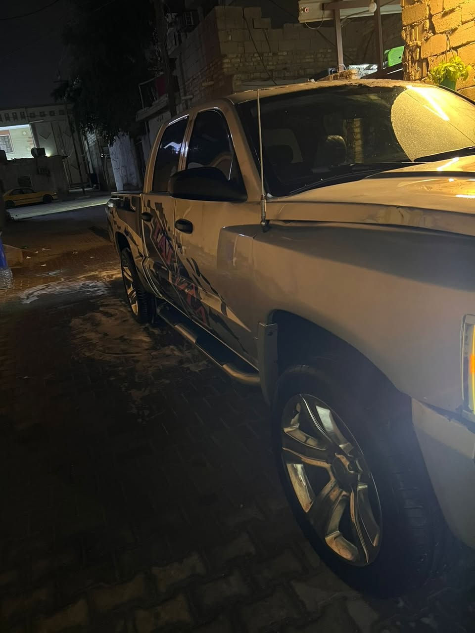 سلام وعليكم شباب رام كلاسك لبيع مديل 2008 لسياره اصولي بس راعيه مااندله لسيار مكينه جديده كير جديد حداديه اماميه وخلفيج جديده تخم تايره لسياره جاهزه ‏‪+964 776 348 8723
