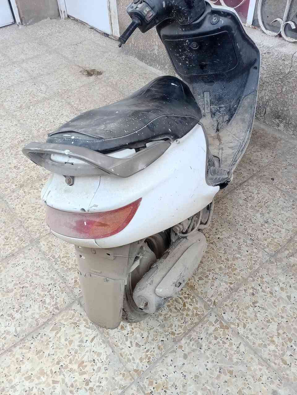 فراشه للبيع
واني امشي طفت ما ادري شبيهه 
مكاني حله نادر الثالثة 
***********
