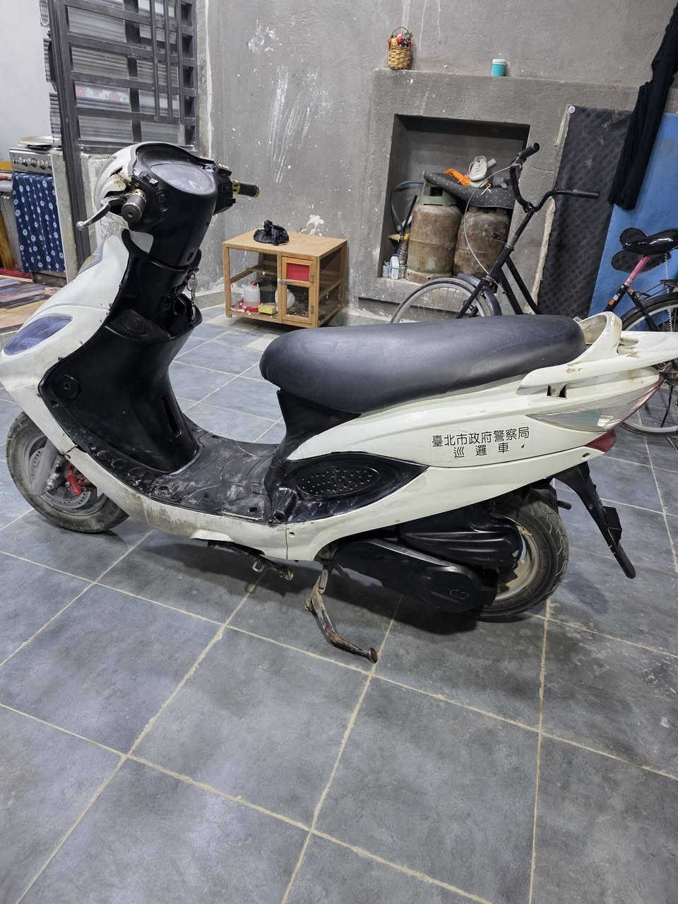 السلام عليكم ورحمة الله وبركاته
دراجه كامكو في تو ٢٠١١ الدراجه جاهزه شوف العين 
سعرها 500


**إذا كنت صاحب هذا الإعلان وتريد حذفه لأي سبب، رجاءا أرسل رسالة إلى الدعم الفني**