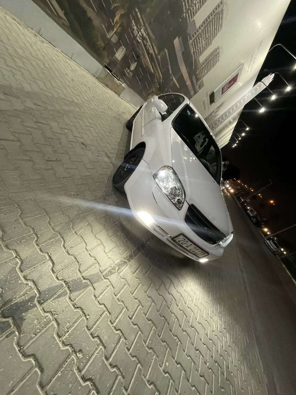 سلام عليكم اوبترا ٢٠١١ سياره نضيفه وجاهزه 
رقم ديالى بسمنا كير ميكنه خير من الله 
تخم تاير جديد باتري جديد 
صدر جديد 
مكان السياره بغداد غزاليه 
السعر ٧٢ وبيه مجال 
***********
