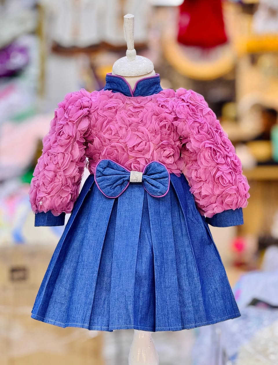 فستان ترند العيد حصريا 
لدى مجمع حسين عدنان ملابس أطفال بالجملة 
#البصرة 
#مجمع الحرمين


**إذا كنت صاحب هذا الإعلان وتريد حذفه لأي سبب، رجاءا أرسل رسالة إلى الدعم الفني**