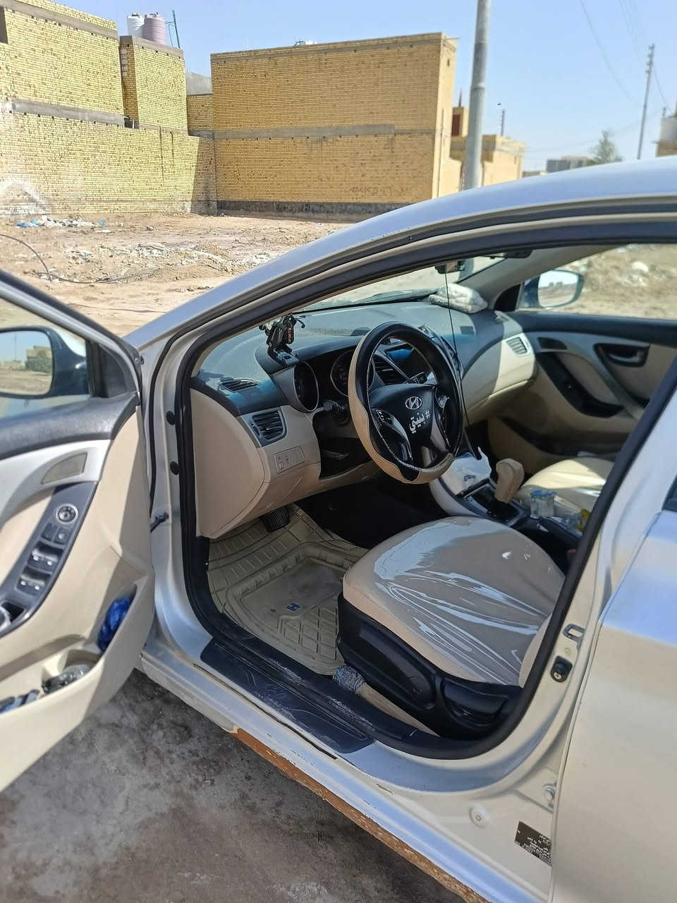 الانترا موديل 16 رقم ذي قار بسمي وارد خليجي محرك 1800 سياره جاهزه مكينه جديده لاتنقيص ولا مفتوحه كير جديد حداديه نضيفه طخم تاير جديد تبريد شرط وي سويج سياره مكفوله من ضربه سياره بيه جراد وبيه رشات بصيطه وبيه قطعتين تبديل رقم *********** سعر 103وبيه مجال
