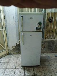 ثلاجه 10 قدم • نضيفه • شغالة