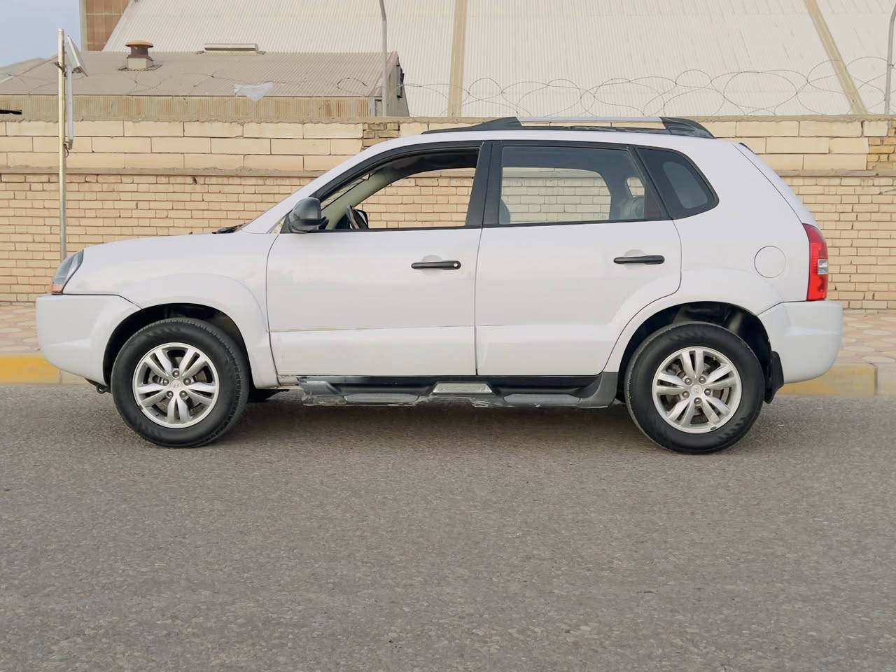 السلام عليكم توسان موديل 2010 وارد خليجي محرك 2000 دوش داخل بيجي  تبريد وتدفئة شغال الرقم الجديد انكليزي كشنات وغرفته جديده+ شاشه ايباد جديد 
125$ وبيه مجال
العنوان ميسان المجر الكبير للتواصل ***********
