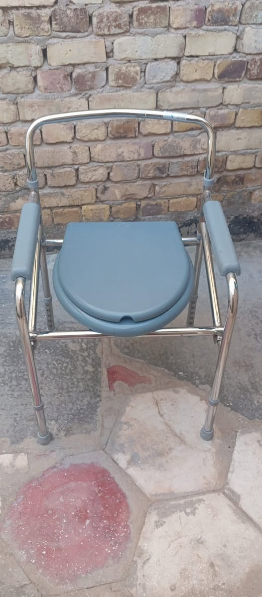 كرسي غربي مستعمل بس مابي كل ضرر يطبك ويصير وره الباب للبيع نهايته 30


**إذا كنت صاحب هذا الإعلان وتريد حذفه لأي سبب، رجاءا أرسل رسالة إلى الدعم الفني**