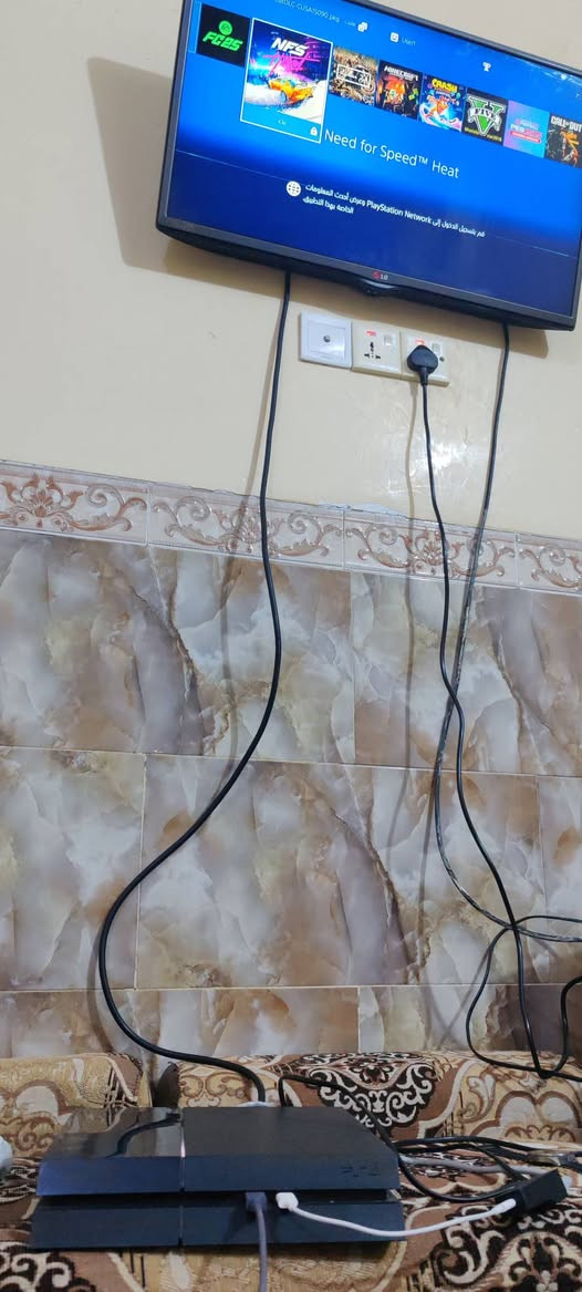 بلي فور 4 للبيع مهكر بي لعبات جاهز جهاز جديد ما مفتوح ستندر ميسان العماره مركز ***********
