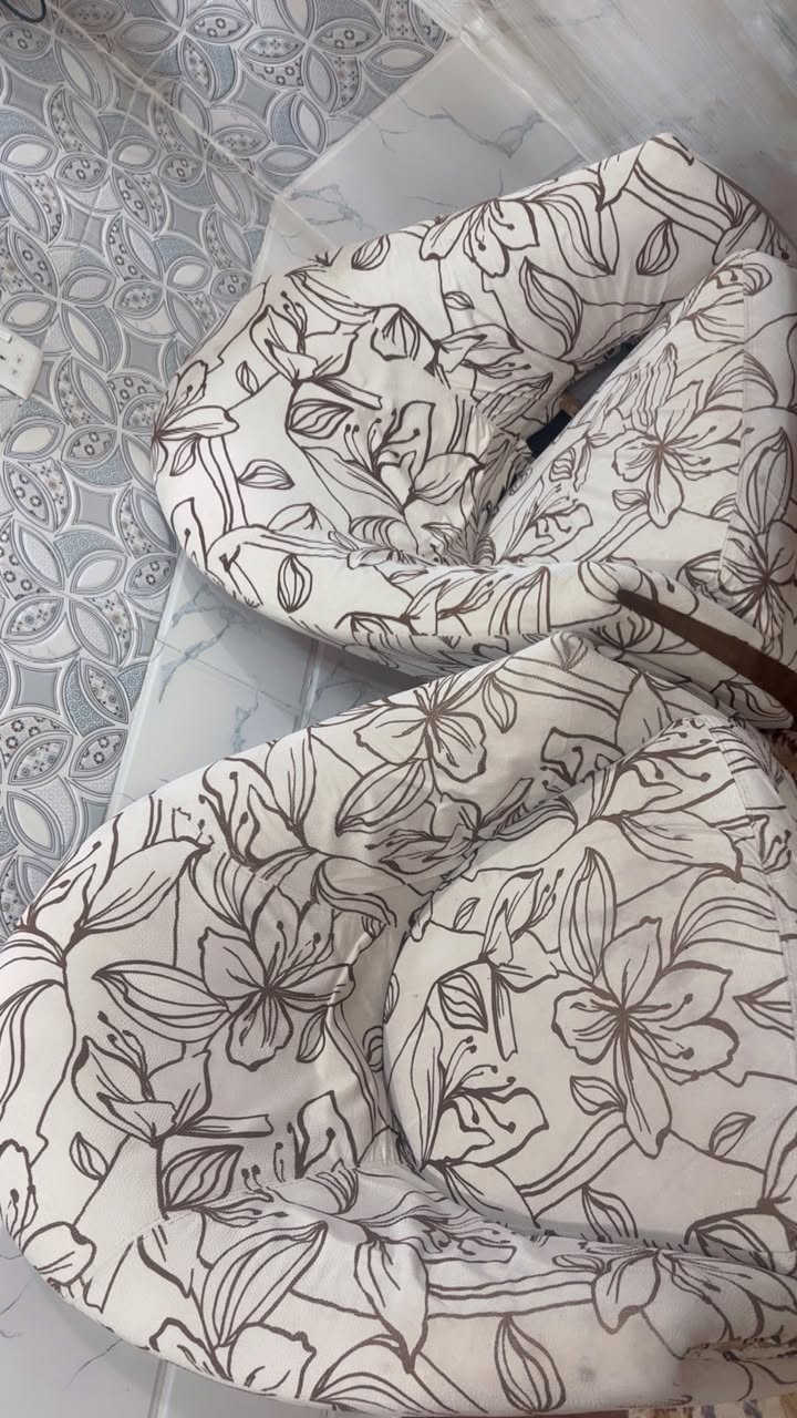 تخم خمس مقاعد تركي يتحول سرير ماركه Elif
لون خردلي ضرر بسيط جدا باحد المقاعد السعر 150 الف  بغداد حي الجهاد


**إذا كنت صاحب هذا الإعلان وتريد حذفه لأي سبب، رجاءا أرسل رسالة إلى الدعم الفني**