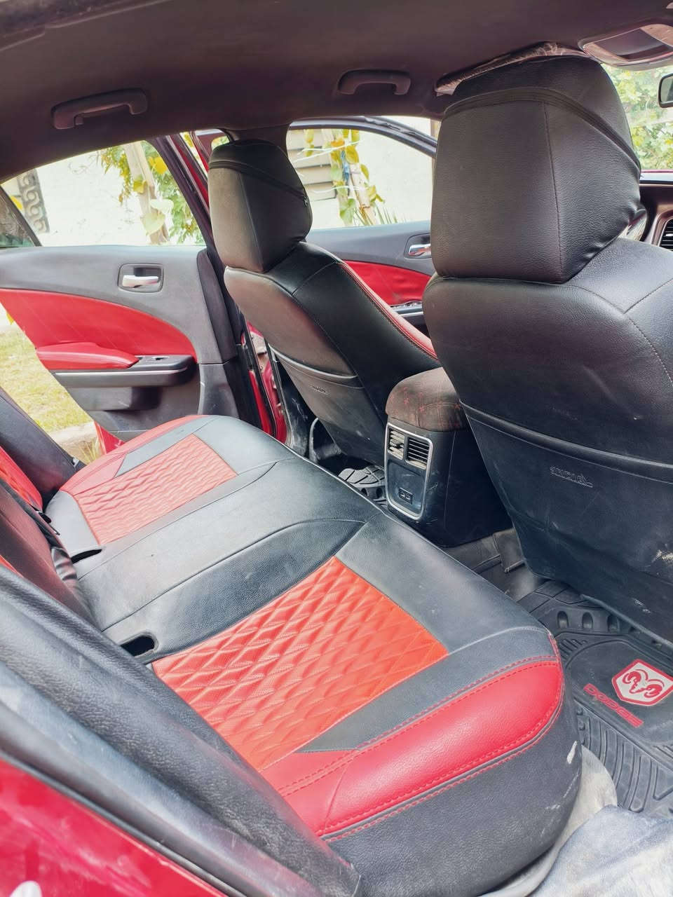 السلام عليكم .
جارجر 2015 اصل 

مكينه.  3600 6V

مكينه + كير عل شرط

حداديه نضيفه

ويل 20 

لد ثلجي

شاشه تحكم جبيره

السياره مغلفه ppf.

لحيه اماميه🔥

زعانف خلفيه

لد متحرك الاوان وتحكم

تبريد ثلج🥶

تدفئه 

تشغيل عن بعد

سستم صوت 

كشنات كهرباء 

حساسات خلفي 

السياره ضررهه ربع جمالغ الخلفي السياره رقم ذي قار مشروع  وطني و احلا من الصور   سعرهه 165 ومراوس حسب القناعه مكان السياره نجف الاشرف رقم الهاتف ***********📞
