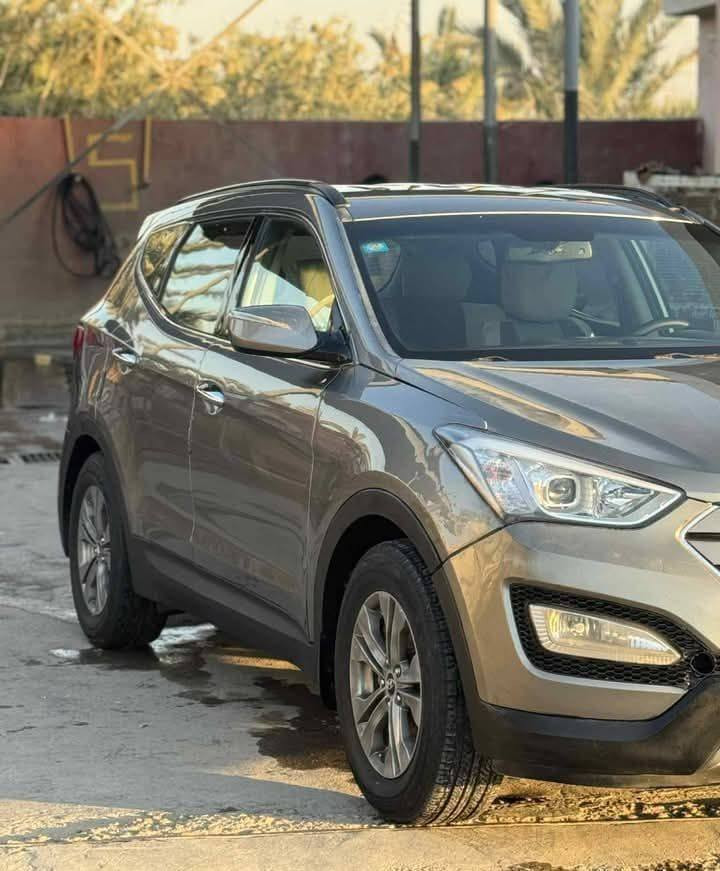 سلام عليكم سنتافيا موديل 2013رقم بغداد نكليزي بسمي محرك وكير بلجسي وصدر لك سياره نضيفه***********
