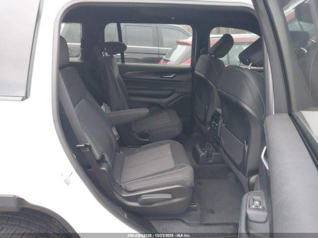 جيب شيروكي الشكل الجديد الللون ابيض موديل ٢٠٢٥ فول مواصفات  فتحه وبصمه وكامره وحساسات الضرر فقط بنيد ودعاميه السعر واصل للميناء شامل النقل - تفيد الذي عندة كتاب شهداء للتواصل *********** / السعر ٢٢٠ واصل ام قصر او دبي حسب رغبة المشتري بدون تصليح
