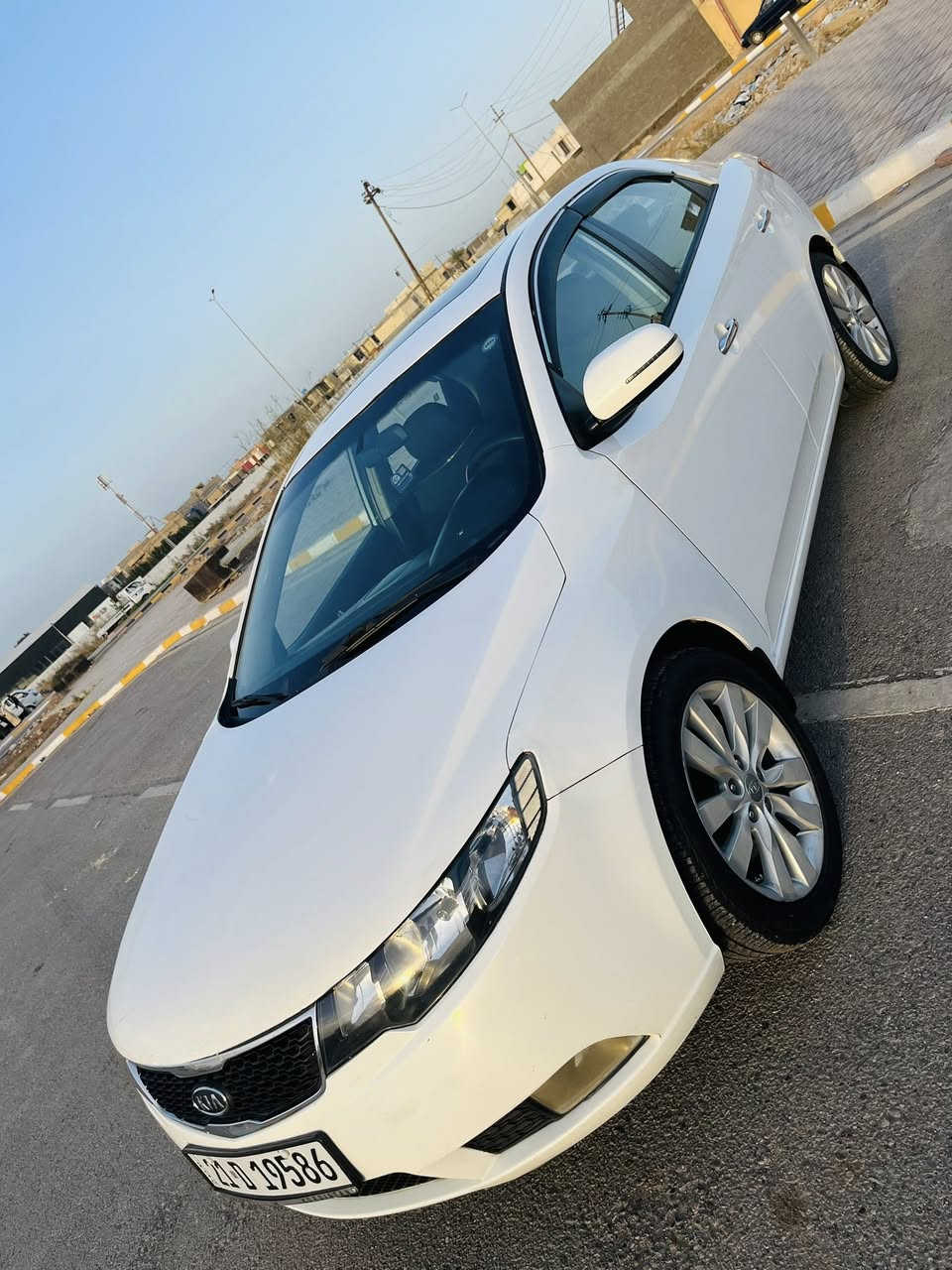 السلام عليكم
سيراتو موديل 2013 فول مواصفات
محرك 1600 مكفول 
سنويا 2028 تحويل او وكالة
سيارة جاهزة
مكان واسط الصويرة
السعر 108
***********
