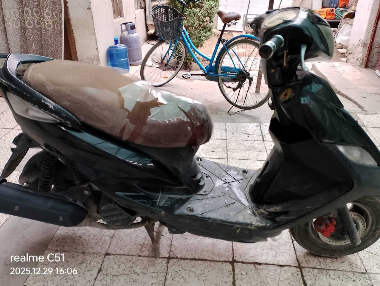 سلام عليكم
دراجة ثعلب نظيفة بيه نقص كهربائيات دراجة نظيفة السعر 450 مكاني الغزالية

*********** / واتساب
