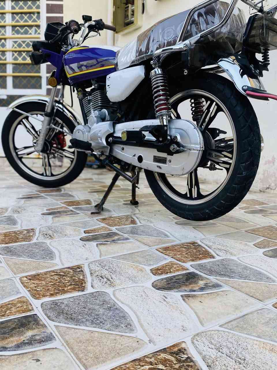 سلام عليكم دراجه سيفان كفاله من كلشي نضافه معنه الكلامه مالت بيت موديل (24) ***********/الشري يتصل ويدلل السعر 580 وبيه مجال
