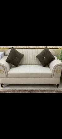 حي العباس • ١٠مقاعد • رجله مكسورة