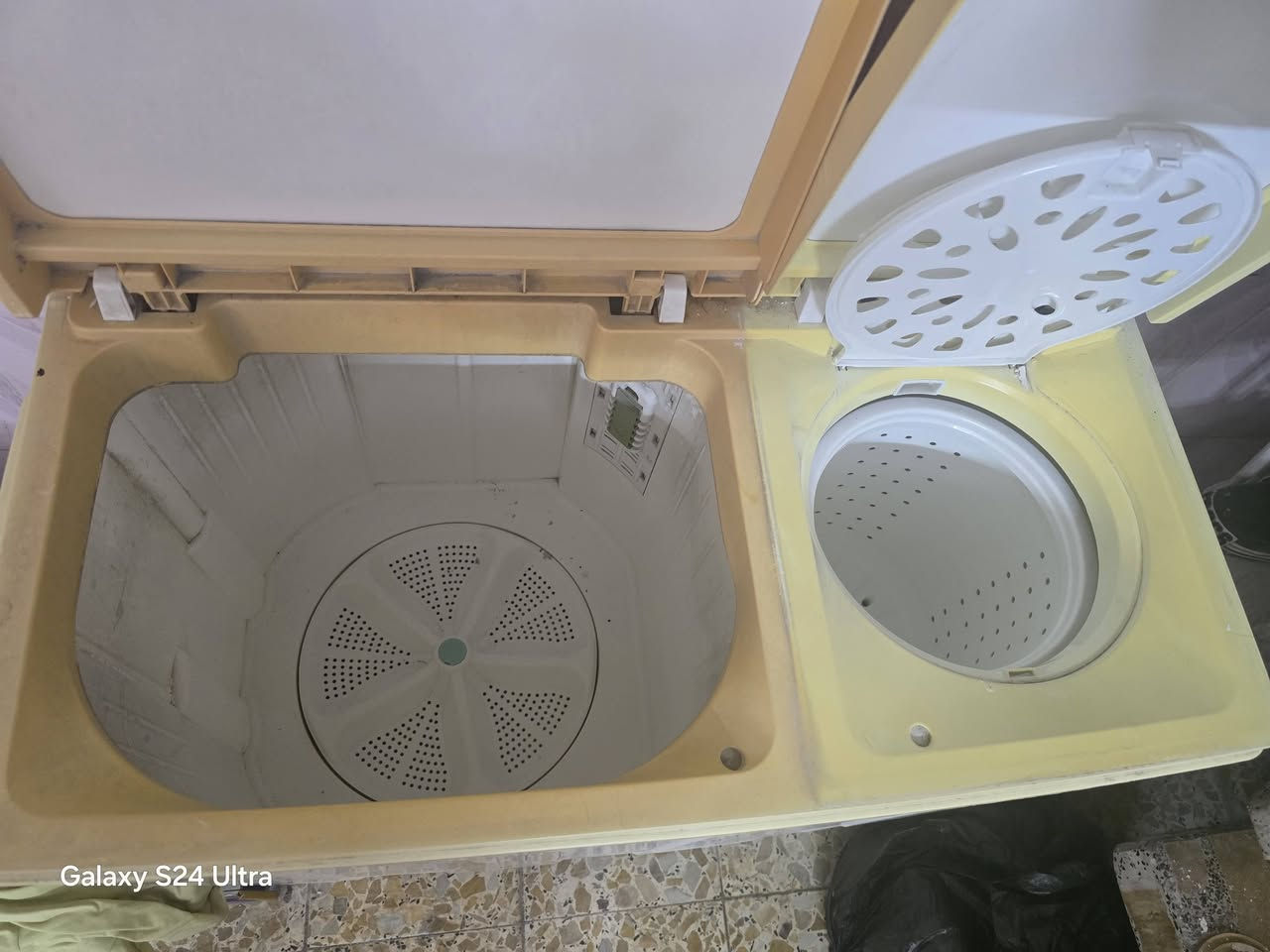 غساله حوضين كبير 
نضيفه وجديده
بالحريه
***********
