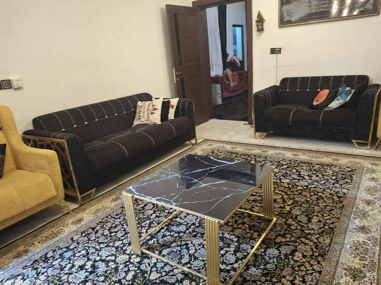 اغراض منزل للبيع بسعر مناسب بغداد حي الجهاد 
تخم قنفات ٧ كراسي + طبلات مع طبله وسطيه عاليه المتانه + طبله وسطيه ايضا تنفع ميز تلفزيون .
سعر قفل ٤٥٠
***********

