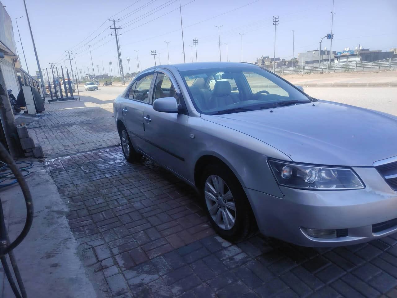 السلام عليكم سوناته موديل ٧ للبيع ادوات كصه تبريد مكينه كير حداديه جاهزه السياره للبيع او مرواس *********** السعر ٤٢ اوبيه مجال بسيط
