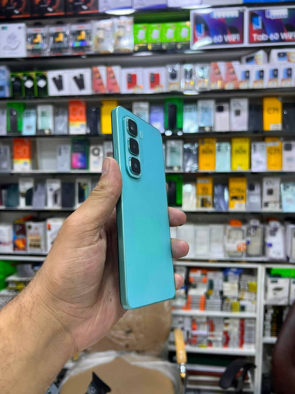 📱 Infinix Hot 50 (4G)

✨ المواصفات:

📱 الشاشة: 6.78 بوصة IPS LCD
⚡ معدل التحديث: 120Hz
💾 الذاكرة الداخلية: 256GB
🚀 الذاكرة العشوائية (RAM): 6GB
🧠 المعالج: MediaTek Helio G100
📸 الكاميرا الخلفية: 50 ميجابكسل
🤳 الكاميرا الأمامية: 8 ميجابكسل
🔋 البطارية: 5000mAh
⚡ الشحن السريع: 18 واط
📱 نظام التشغيل: Android 14 مع واجهة XOS 14.5
🔐 بصمة الإصبع: جانبية مدمجة مع زر التشغيل
💧 مقاوم لرذاذ الماء
🎧 منفذ سماعات 3.5 ملم
🔌 منفذ شحن USB Type-C
📶 يدعم شبكات 4G

💥 السعر: 120 ألف دينار فقط

✅ متوفر الآن لدى علاء للهاتف النقال

♻️ كما نشتري جميع الهواتف المستعملة بأفضل الأسعار مع تقييم فوري ودفع نقدًا.

💳 يتوفر لدينا التقسيط لحاملي:
✔️ ماستر كارد الرافدين
✔️ ماستر كارد الرشيد

📍 العنوان:

واسط – الزبيدية – الفلكة، مقابل منفذ أروك
علاء للهاتف النقال

📞 للاستفسار أو الحجز أو مراسلتنا عبر واتساب:

📲 ***********
📲 ***********
