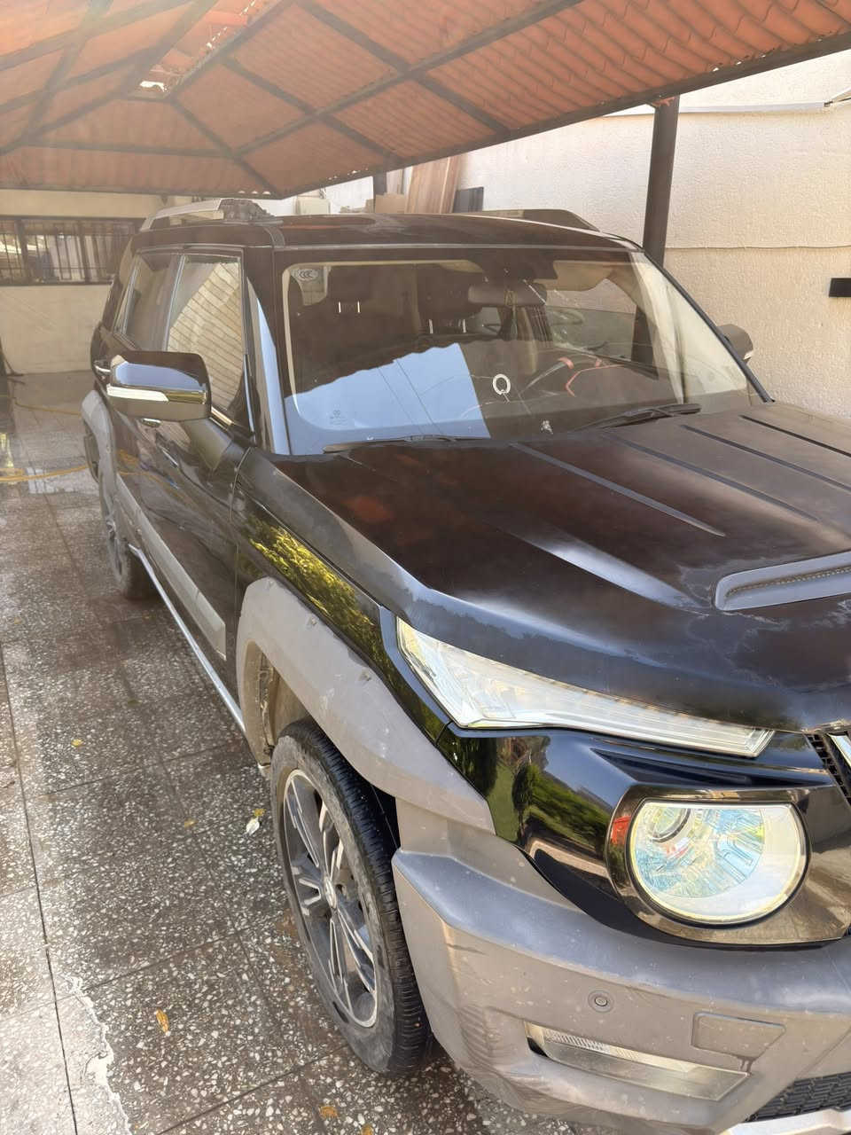 بيع مستعجل
🚘 للبيع BAIC BJ20 موديل 2021

🔹 الموديل: 2021
🔹 الممشى: 160,000 كم
🔹 نوع السيارة: SUV / كروس أوفر
🔹 المحرك: 1.5 لتر تيربو
🔹 القوة: 150 حصان تقريباً
🔹 ناقل الحركة: CVT أوتوماتيك
🔹 الدفع: أمامي (FWD)
🔹 عدد المقاعد: 5 ركاب
🔹 خزان الوقود: 60 لتر
🔹 جنوط ألمنيوم قياس 18 إنج
🔹 فتحة سقف (Sunroof)
🔹 كاميرا خلفية
🔹 حساسات ومزايا أمان متعددة
🔹 نظام ABS مانع انغلاق المكابح
🔹 وسائد هوائية متعددة
🔹 مرايا كهربائية قابلة للطي
🔹 شاشة معلومات وترفيه
🔹 مساحة داخلية واسعة وارتفاع جيد عن الأرض 
مناسب للطرق العراقية
🔹 Traction Control للتحكم بالثبات 
📏 الأبعاد:
الطول: 4451 ملم
العرض: 1845 ملم
الارتفاع: 1700 ملم
الخلوص الأرضي: 215 ملم

السيارة اقتصادية بالوقود ومريحة بالسفر والاستخدام اليومي، وتتميز بشكلها الرياضي وتصميمها القريب من سيارات الدفع الرباعي

📍 مكان السيارة: بغداد
💰 السعر المطلوب: 9500$
📞 للاستفسار: ***********
**مستعجل على البيع جداً هذا سبب السعر الاقل من السوق بحوالي 3000$
