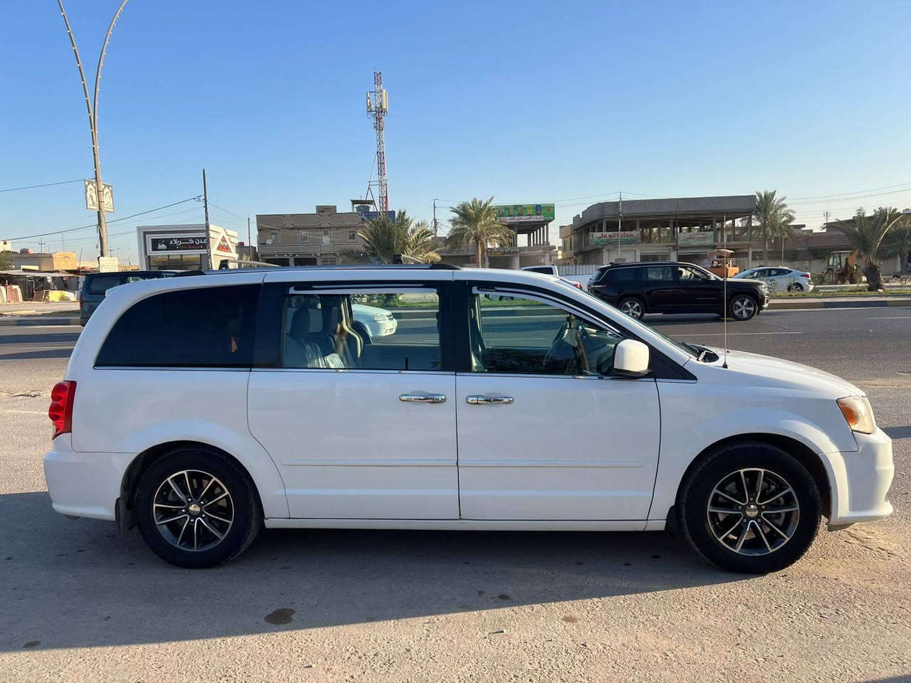 رمضان كريم 
للبيع سياره دوج كرفان موديل ٢٠١٧ rt
سنويه لل٢٠٣٠ رقم انكليزي بابل 
المواصفات
 بيبان كهرباء
 جنطه كهرباء 
كشنات جلد سياحي 
الضرر وحادثها جنطه 
سونار موجود
السعر ١٩٠وبيها مجال 
للاتصال ***********
***********
