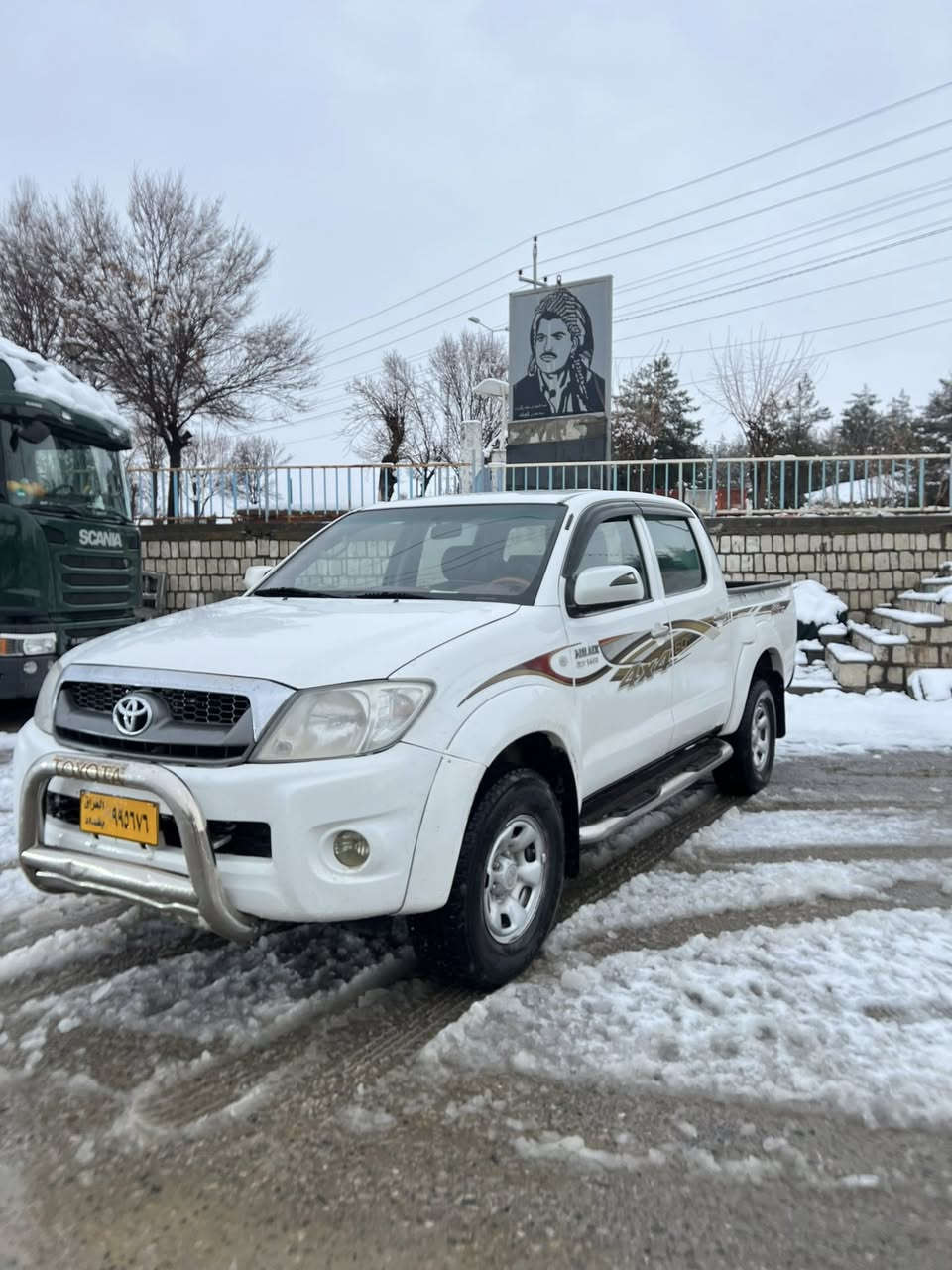 تۆتۆتا هایلۆكس 2009 سعودی ئەسڵ بتڵ و زینۆن سەیارە كە نمونەیە لە جوانی بێ دەعم لێدراو تەنها ١بست بۆیاخە گێر و مەكینە ئەكسڵ بەشەرت سەیارە كە بێ ڕەقەمە بەشەرتی ماڵی مەدەنی وكۆمپیتەر  ژم:***********
