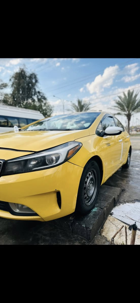 سلام عليكم
فورتي ١٧ 
حدثها ٣قطع جاملغ الماميات ثنينهن وباب السايق 
سياره خير من الله 
بيه تلحيضات 
السعر ١٠٨بيه مجال 
الرقم ***********
