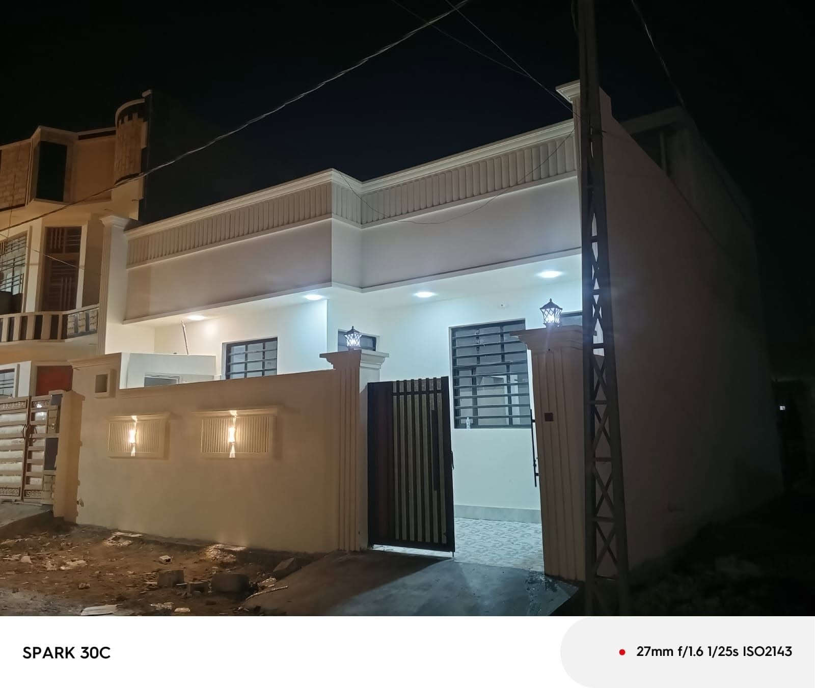 مشتمل طابق ونص للبيع المكان فلوجة حي الأمين منطقة ال ١٦ ركن المساحة ١٣٠م الوجه ١٠م ونزال١٣ نافذ على شارع ٢٠م مال جامع السلام بناء طابوق حديث ضلع منفصل وسقف منفصل السعر المطلوب بي ١١٠ مليون وبي مجال للاستفسار الاتصال على الارقام التالية

*********** واتساب
***********
نوع العقار طابو صرف سند وبي إجازة بناء
