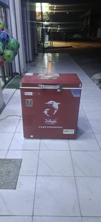 مرحبآ مجمدة كينود حجم ثمانيه قدم شغالة وظمان بشغلهة نظافتهة[ 💯 ] بلادي...
