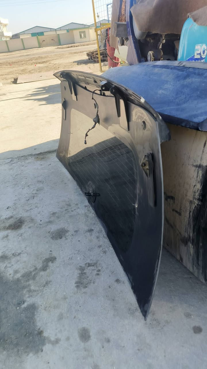 السلام عليكم توفر لدينا جامة مال قلعة مال تاهو سعرالقطعه50الف واذا جمله بيها مجال ويوجد لدينا ادوات احتياطية كل مايخص تاهوجمسي يوكن وجمسي  وسوبر بان تواصل واتساب او الرقم ***********
