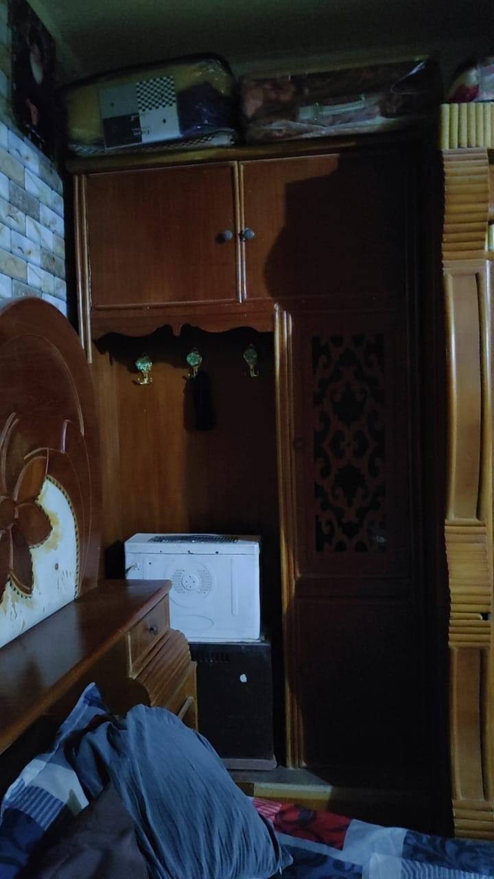 السلام عليكم غرفه اخشاب ام خمسة نظيفه السعر 450 الشراي يتصل علئ الرقم *********** أو يراسلني واتساب
