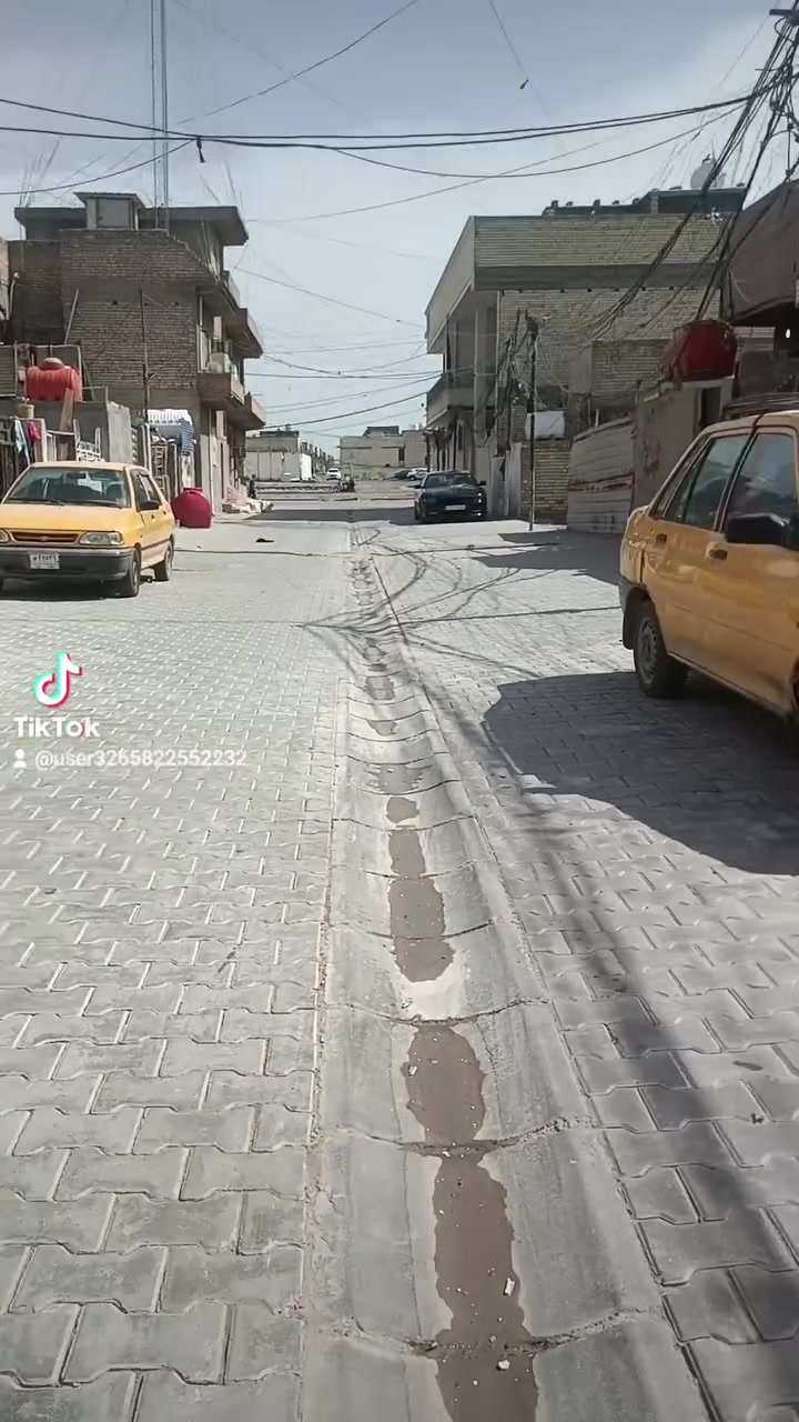 السلام عليكم
بيت ٢٠٠م للبيع بمنطقة الشعلة حي النور كامل الخدمات ماء مجاري تبليط ومقرنص يبعد عن شارع العام الخمسة كيلو ٥٠م يتكون البيت من استقبال ٨/٥ وغرفتين نوم ٥/٤ ومطبخ بارد وحار ٤/٤ وصاله ٧/٤ ومناور عدد ٢ وحمامات عدد ٢ بسعر مناسب 
الاتصال ***********
***********
