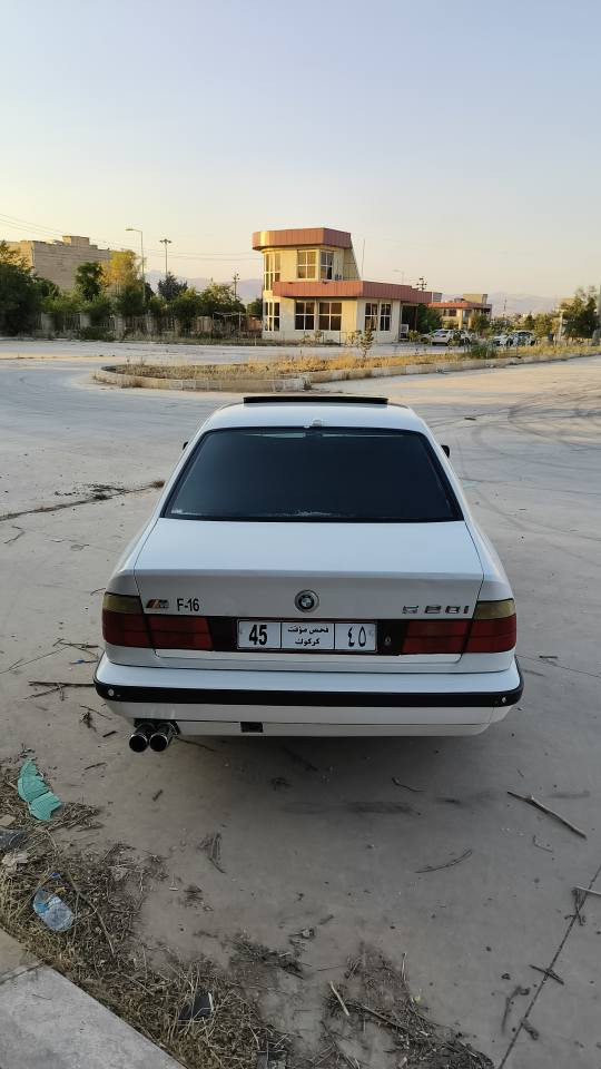 BMW e34 1995 - 520i 
بیلاد گێر عادی مەکینە کەپس بووغاری هیچ نییە
بـــۆفرۆشتن 
کامل بیلاد ماوەتەوە 
تەبرد سارد و گەرم
تەلەفون بیلاد
سیدی بۆکس
دەبڵ ئێرباک 
دەبڵ چەکمەجە
جەگی بیلاد 
چــوار جام کارەبا ئۆتۆ
سلاید
شاشە ئایپاد و کامیرا 
ئاوێنە گوی بەرخ کارەبا
قـفڵ مەرکەزی 
چوار تایەی لۆک
سەقفی بۆیاخی نییە وەک خۆی ماوەتەوە
کارەبای کامل مەزبوت زۆر پاک ماوەتەوە دەعمی نییە 
ئاڕم پلاستیــک هەولیر بەشەرتی ئاڕم و ئەوەلیات
ڕەقەم پلێتی ئەسڵی 
ڕەقەم تەلەفون *********** حلبجة, السليمانية
